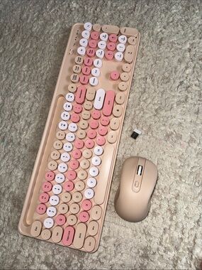 Wireless Retro Round-Key Keyboard and Mouse Set - Pink/Beige